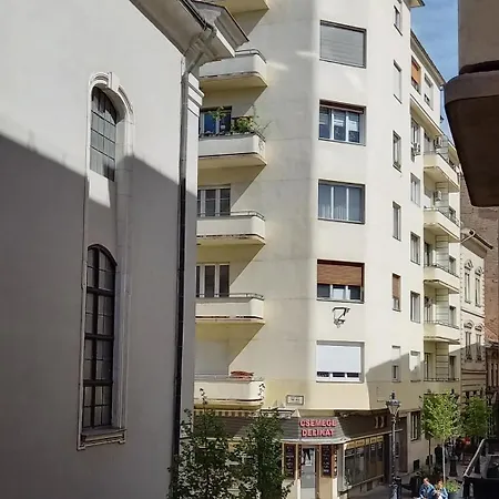 Dinerdowntown In Vaci Street With Free Garage شقة بودابست