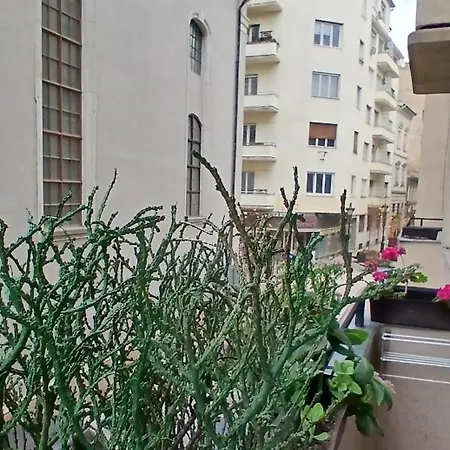 Apartment Dinerdowntown In Vaci Street With Free Garage Budapest