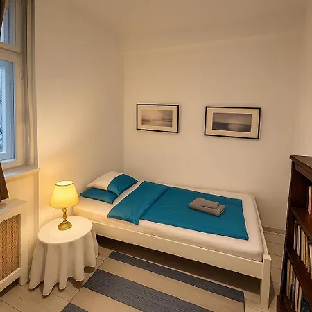 Dinerdowntown In Vaci Street With Free Garage Apartment