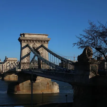 Dinerdowntown In Vaci Street With Free Garage *