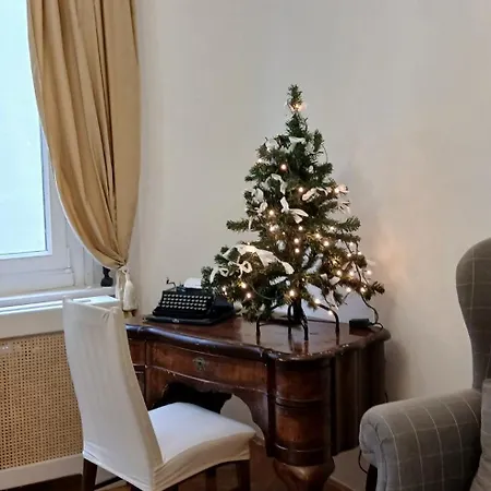 Dinerdowntown In Vaci Street With Free Garage Apartment