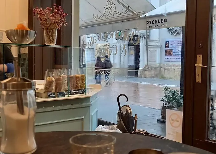 Dinerdowntown In Vaci Street With Free Garage