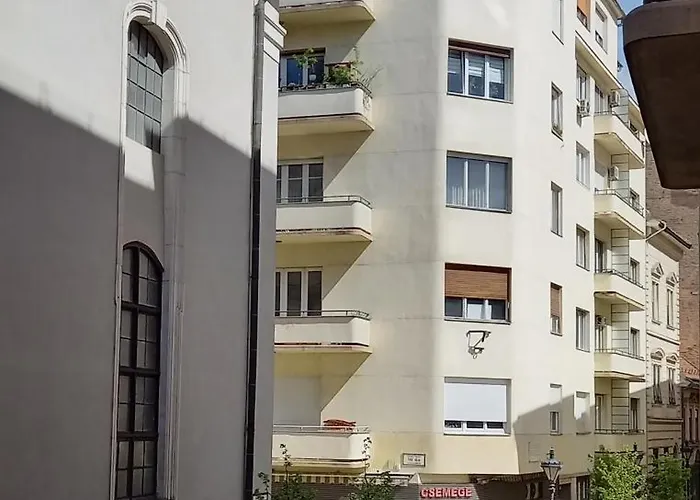 Dinerdowntown In Vaci Street With Free Garage Apartment Budapest