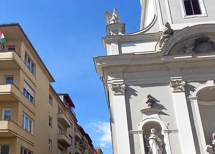 Dinerdowntown In Vaci Street With Free Garage Apartment Budapest