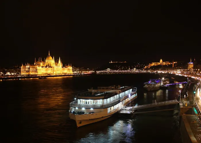 Dinerdowntown In Vaci Street With Free Garage