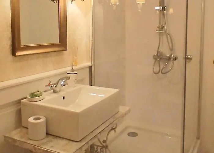 Dinerdowntown In Vaci Street With Free Garage *