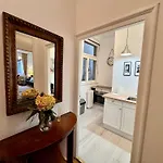 Dinerdowntown In Vaci Street With Free Garage Lejlighed Budapest