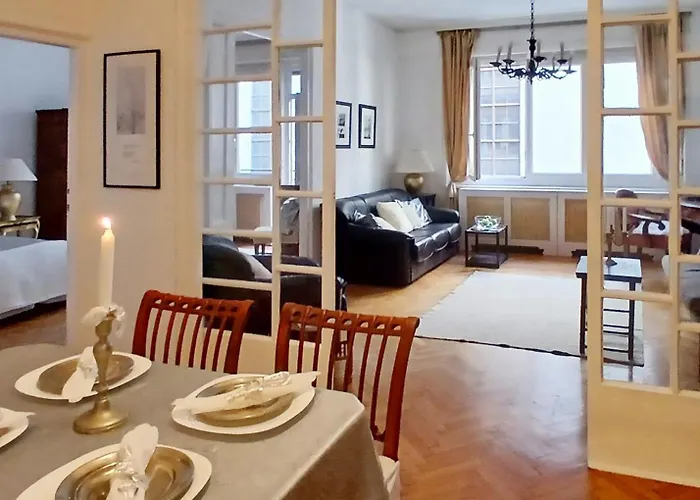 Dinerdowntown In Vaci Street With Free Garage Budapesta