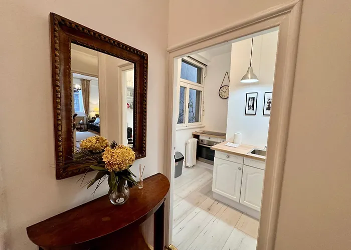 Dinerdowntown In Vaci Street With Free Garage Apartament Budapesta