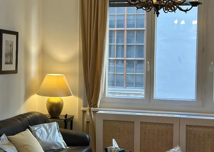 Dinerdowntown In Vaci Street With Free Garage