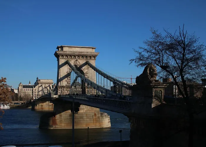 Dinerdowntown In Vaci Street With Free Garage *